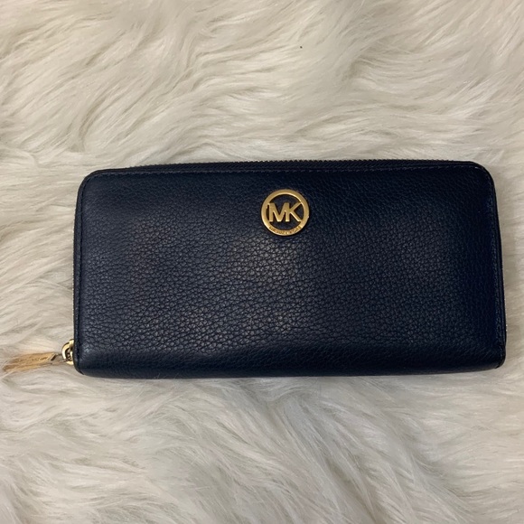 Michael Kors Handbags - Michael Kors Pebbled Leather Wallet